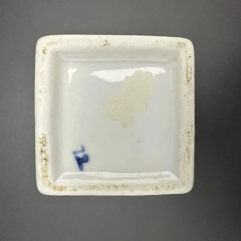 Vintage Chinoiserie Cobalt Blue White Porcelain Miniature Bud Vase Gold Gilt 4